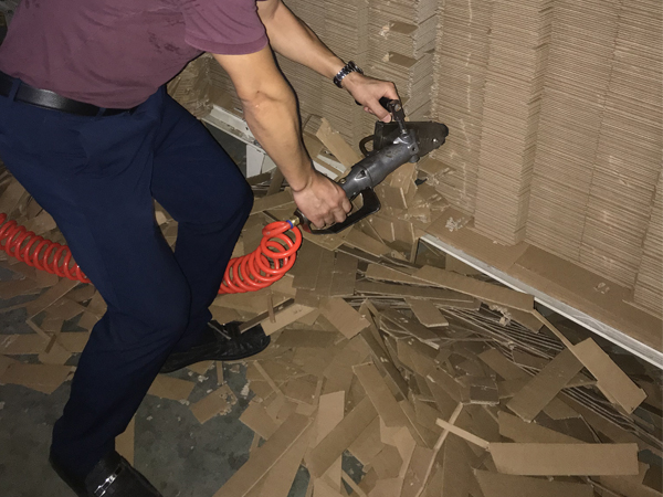 印刷纸盒制造厂为什么需要清废机？