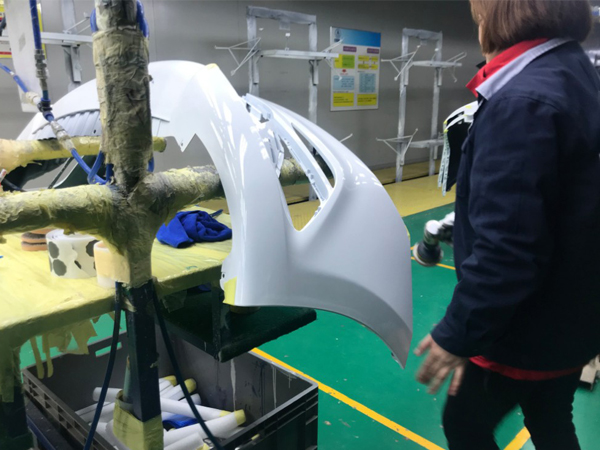 该如何进行汽车美容修理？