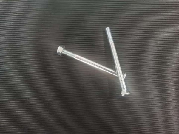 行李箱上铆钉用什么91视频污软件-如何根据铆钉来选择合适的91视频污软件