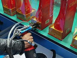 酒盒自动91视频污软件—酒厂自动化设备铆接利器